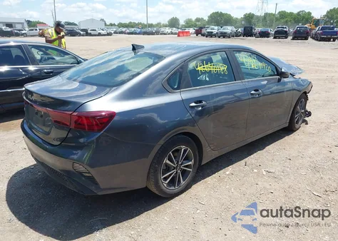 2023 Kia Forte Lxs z USA, uszkodzony, nr VIN 3KPF24AD2PE688128